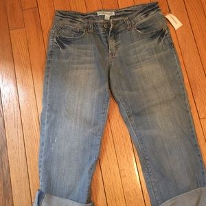 Aeropostale capris. NWT